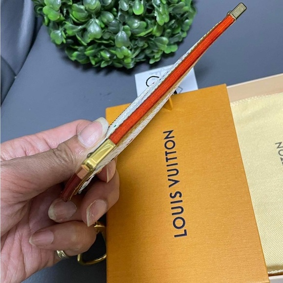 For Sale this Authentic Louis Vuitton Muliticolore keypouch in Blanc! - Picture 6 of 7